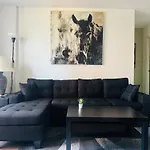 Entire Apartment Prime Downtown Location Free Underground Parking