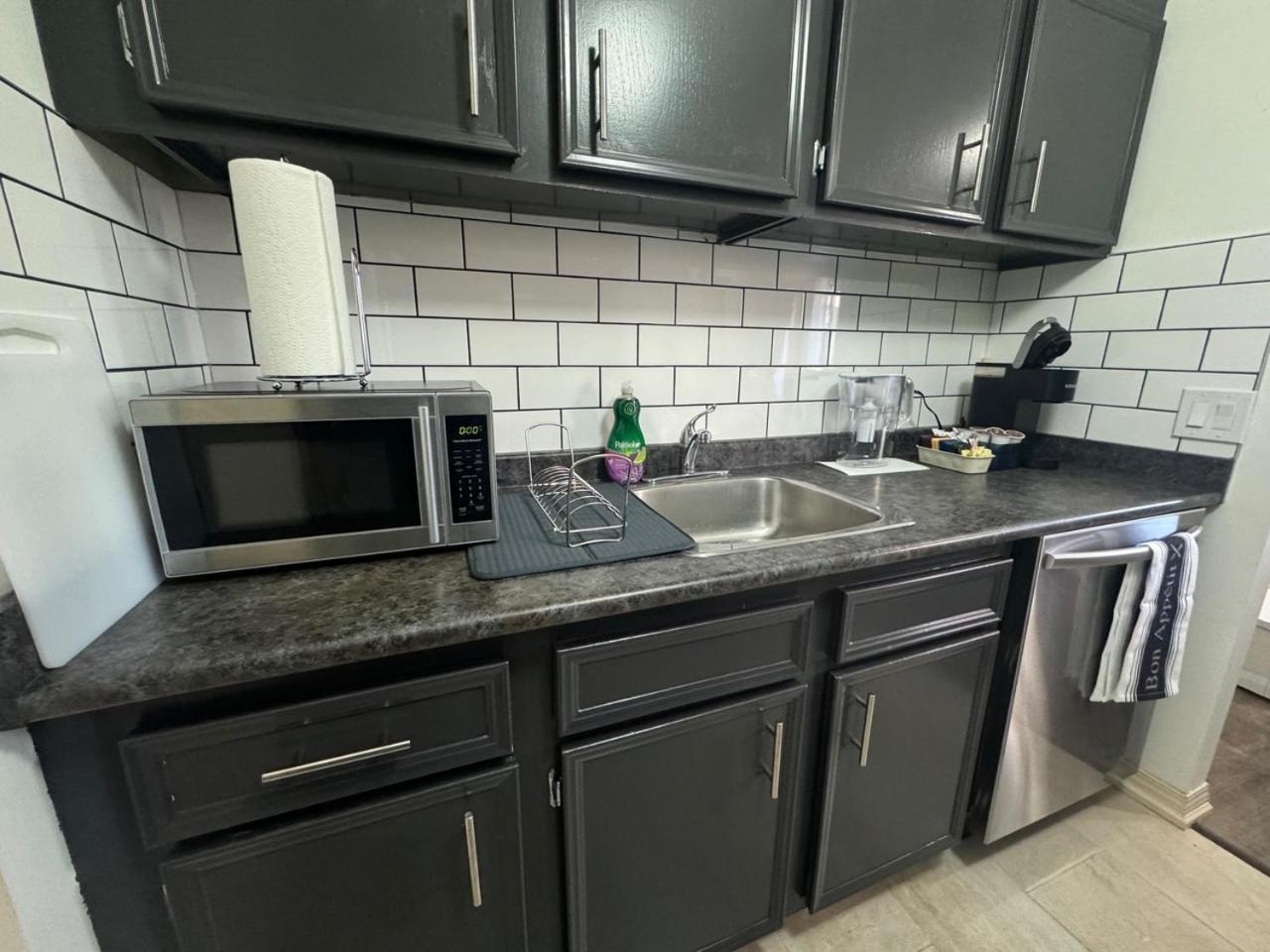 Entire Prime Downtown Location Free Underground Parking Apartment