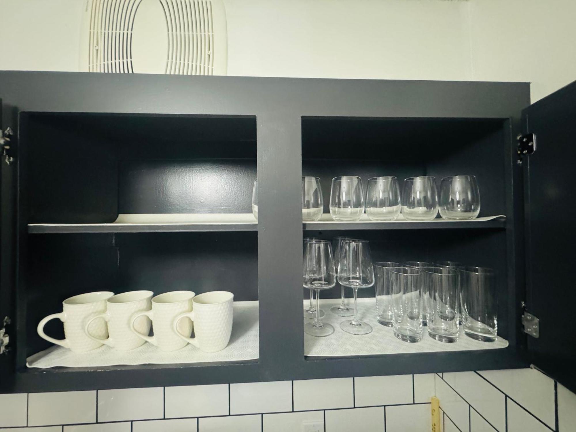 Apartment Entire Prime Downtown Location Free Underground Parking *