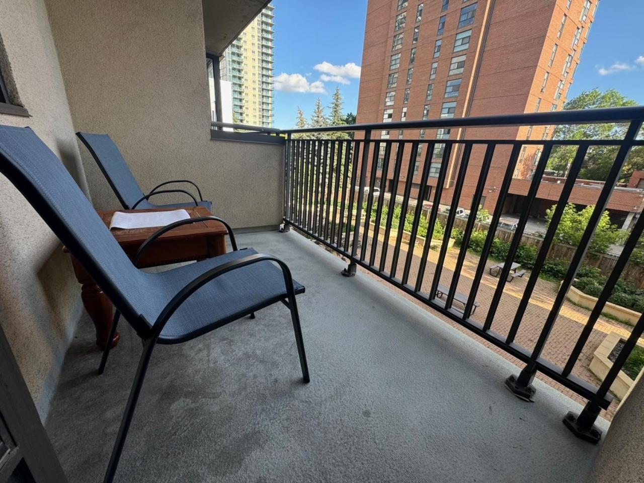 Entire Prime Downtown Location Free Underground Parking Apartment Calgary