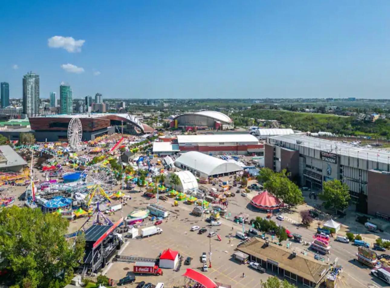 Entire Prime Downtown Location Free Underground Parking Calgary
