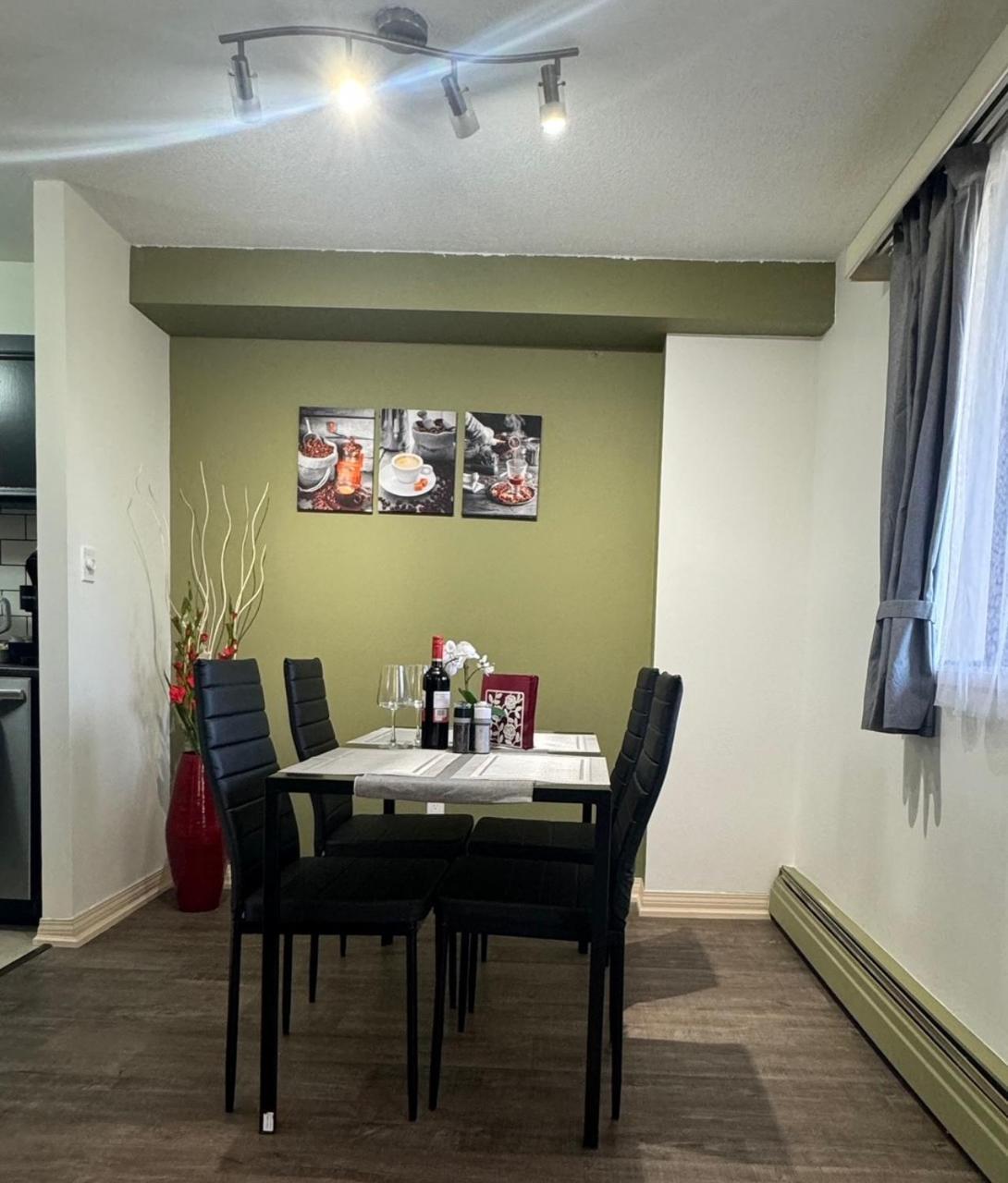 Apartment Entire Prime Downtown Location Free Underground Parking