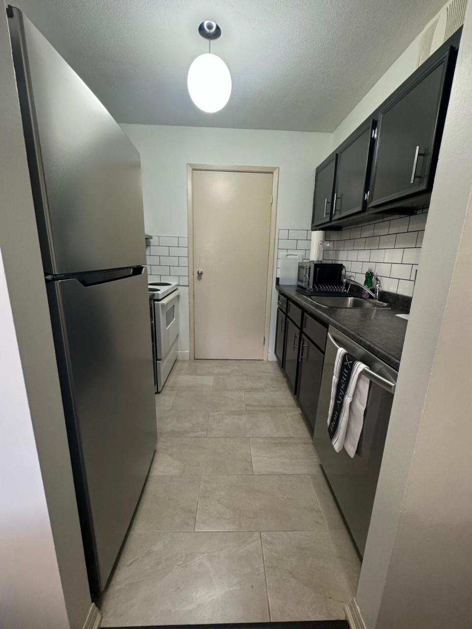 Entire Prime Downtown Location Free Underground Parking Apartment