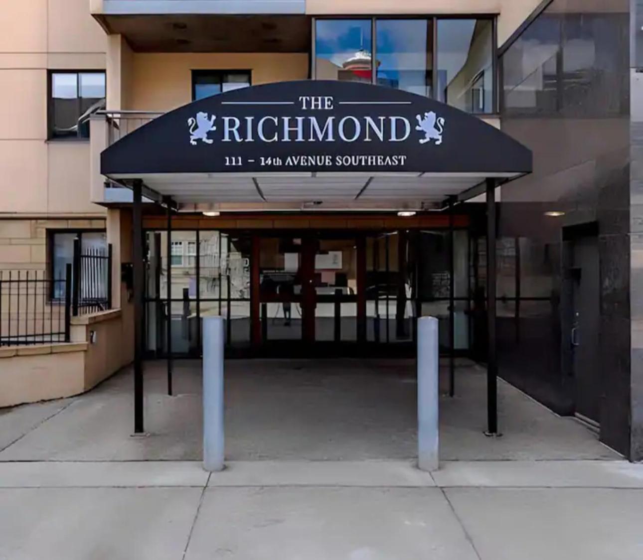 Entire Prime Downtown Location Free Underground Parking Calgary